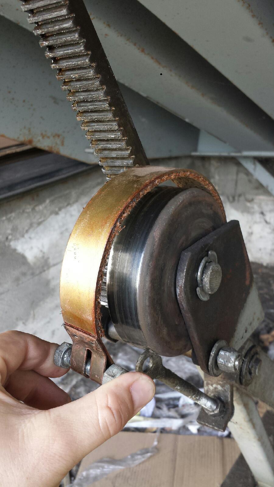 Brake band holdown